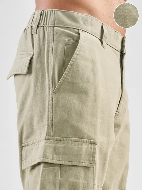 Highlander Men Beige Straight Fit Solid Cargos
