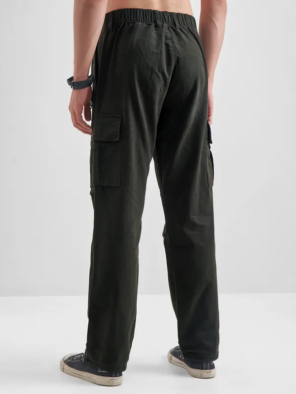 Highlander Men Black Straight Fit Solid Cargos