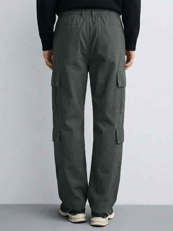 Highlander Men Black Straight Fit Solid Cargos