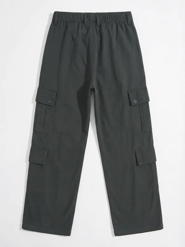 Highlander Men Black Straight Fit Solid Cargos