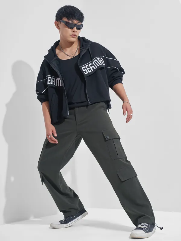 Highlander Men Black Straight Fit Solid Cargos