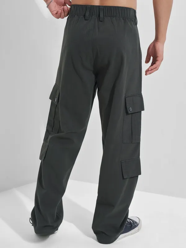 Highlander Men Black Straight Fit Solid Cargos