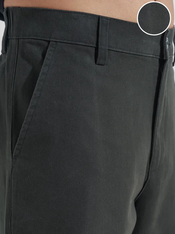 Highlander Men Black Straight Fit Solid Cargos