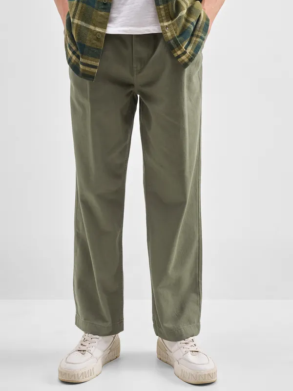 Highlander Men Olive Baggy Fit Solid Regular Trouser