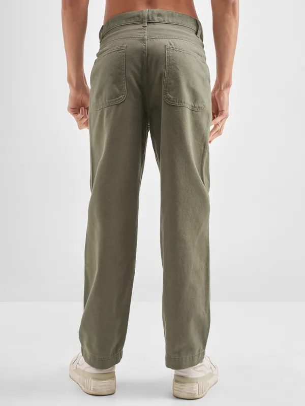 Highlander Men Olive Baggy Fit Solid Regular Trouser