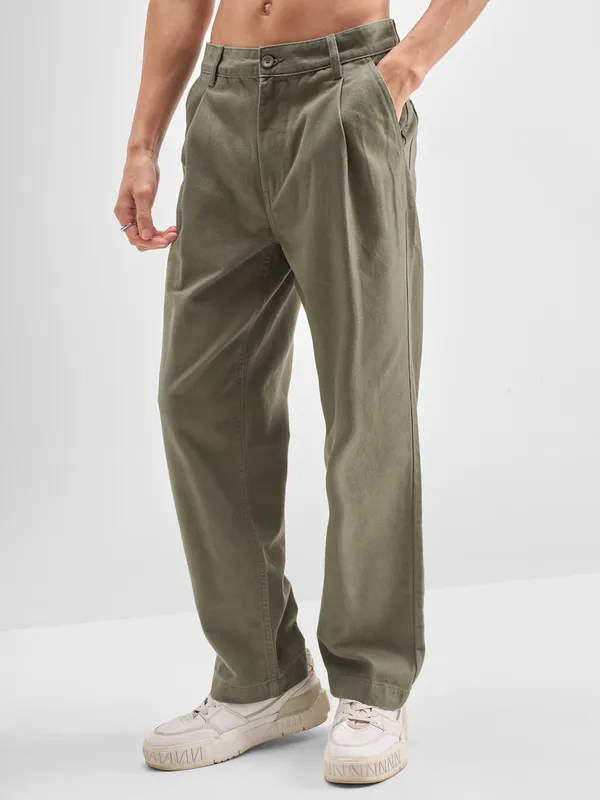 Highlander Men Olive Baggy Fit Solid Regular Trouser