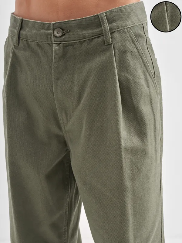 Highlander Men Olive Baggy Fit Solid Regular Trouser