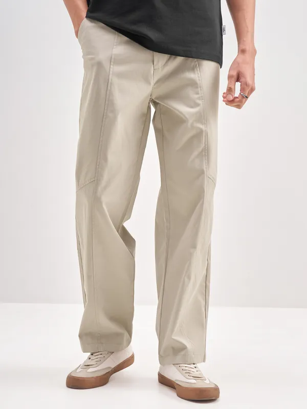 Highlander Men Beige Loose Fit Solid Regular Trouser