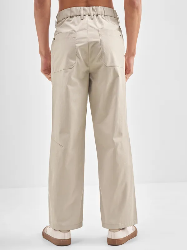 Highlander Men Beige Loose Fit Solid Regular Trouser