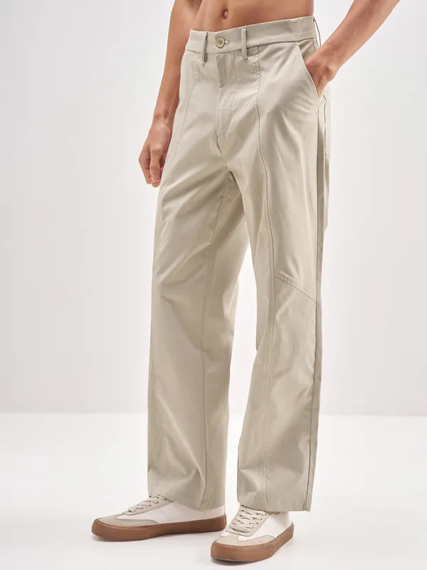 Highlander Men Beige Loose Fit Solid Regular Trouser