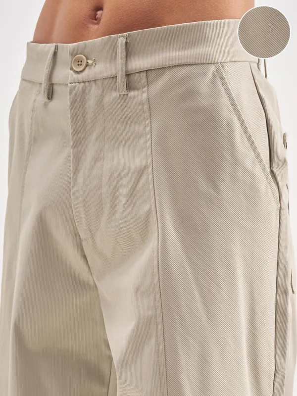 Highlander Men Beige Loose Fit Solid Regular Trouser