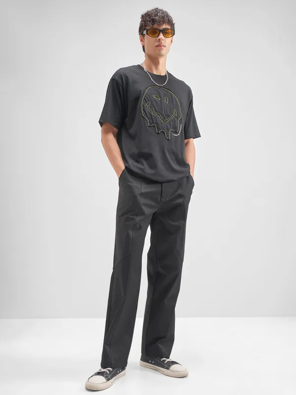 Highlander Men Black Loose Fit Solid Regular Trouser