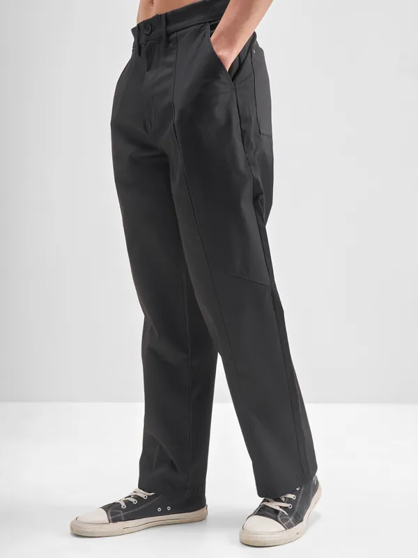 Highlander Men Black Loose Fit Solid Regular Trouser