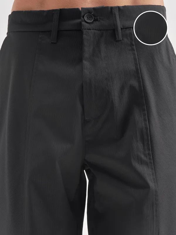 Highlander Men Black Loose Fit Solid Regular Trouser