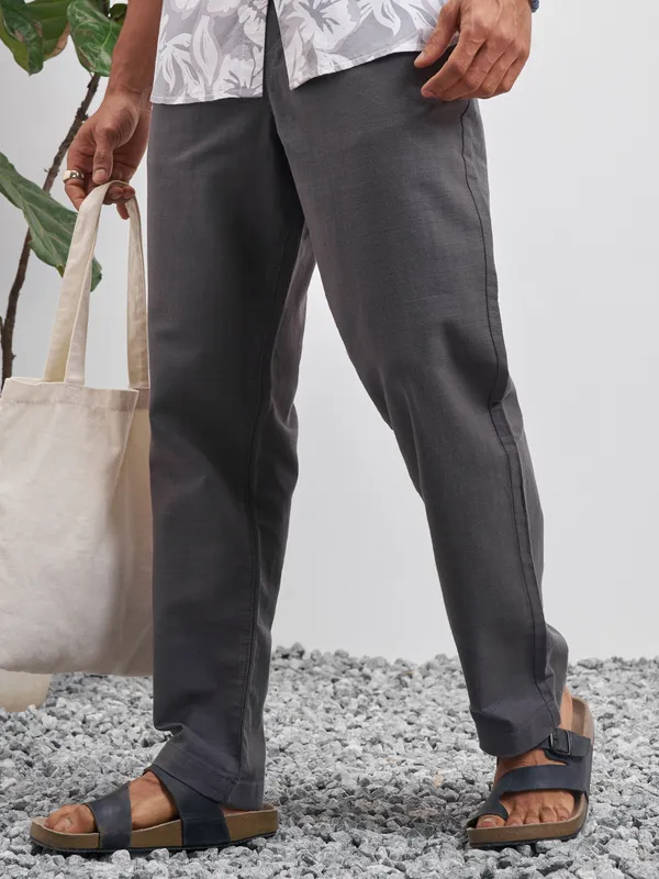 Highlander Men Grey Relaxed Fit Solid Regular Trouser