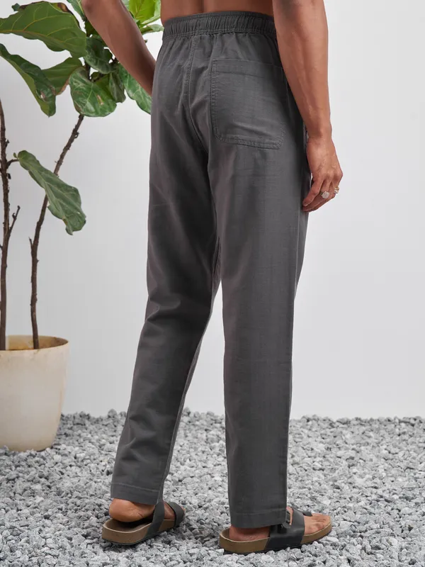 Highlander Men Grey Relaxed Fit Solid Regular Trouser