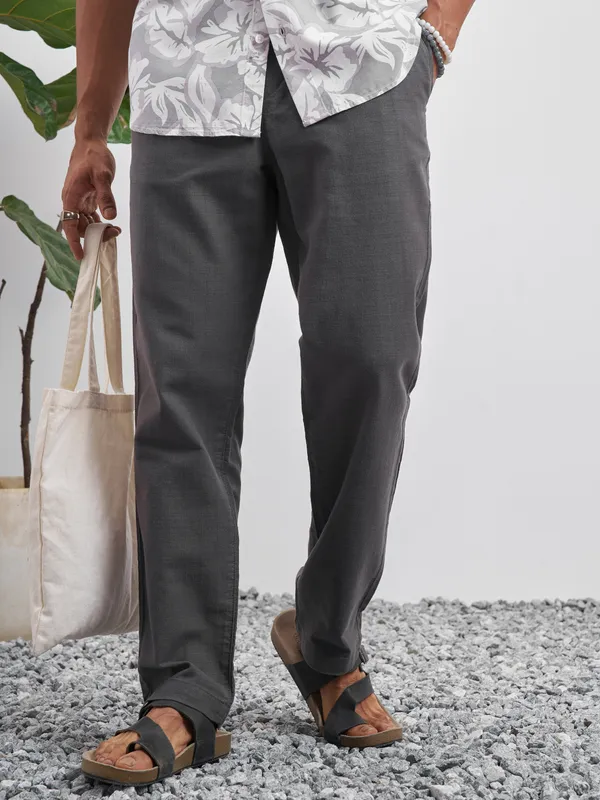 Highlander Men Grey Relaxed Fit Solid Regular Trouser