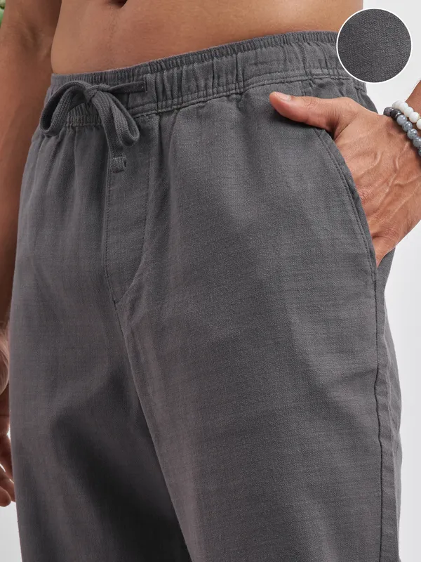 Highlander Men Grey Relaxed Fit Solid Regular Trouser