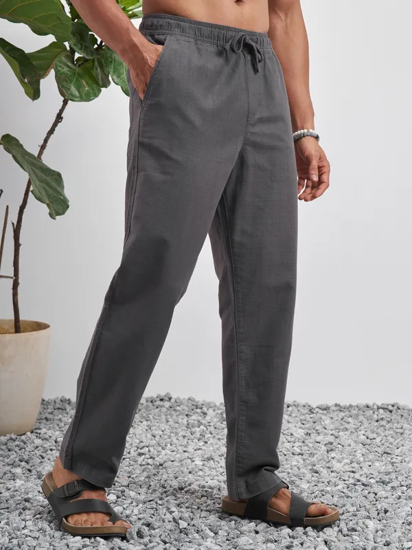 Highlander Men Grey Relaxed Fit Solid Regular Trouser