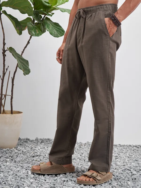 Highlander Men Brown Relaxed Fit Solid Regular Trouser