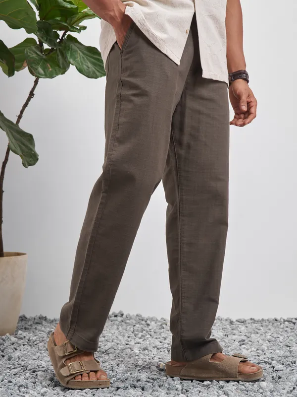Highlander Men Brown Relaxed Fit Solid Regular Trouser