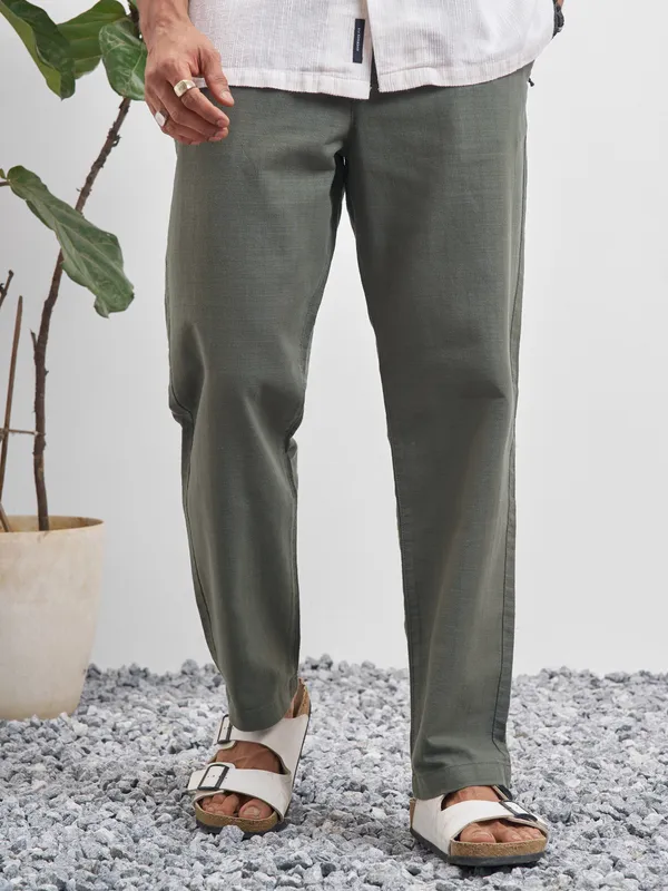 Highlander Men Green Relaxed Fit Solid Regular Trouser