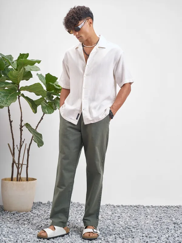 Highlander Men Green Relaxed Fit Solid Regular Trouser