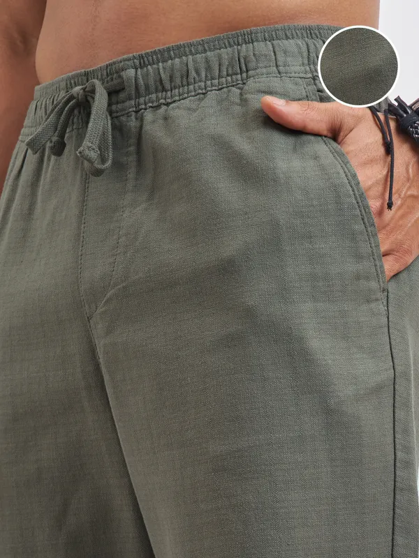 Highlander Men Green Relaxed Fit Solid Regular Trouser
