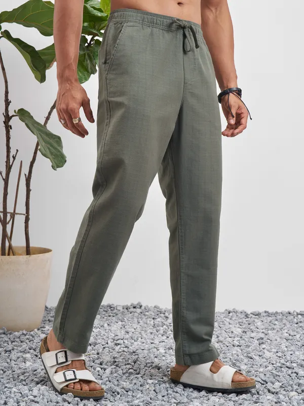 Highlander Men Green Relaxed Fit Solid Regular Trouser