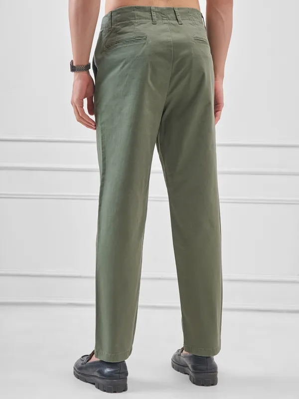 Highlander Men Green Relaxed Fit Solid Regular Trouser
