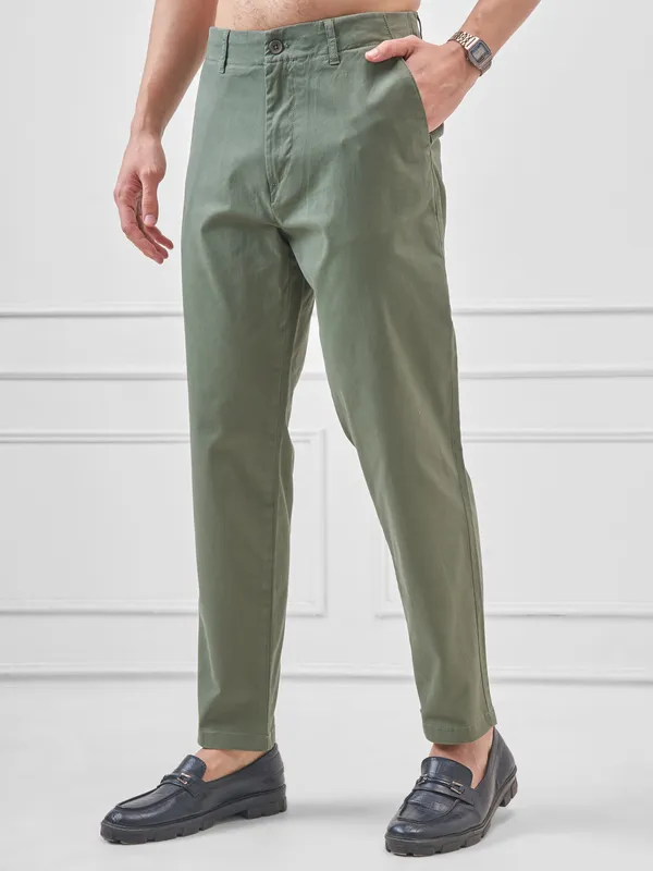 Highlander Men Green Relaxed Fit Solid Regular Trouser