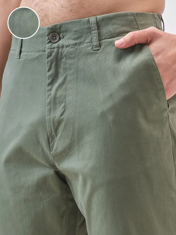 Highlander Men Green Relaxed Fit Solid Regular Trouser