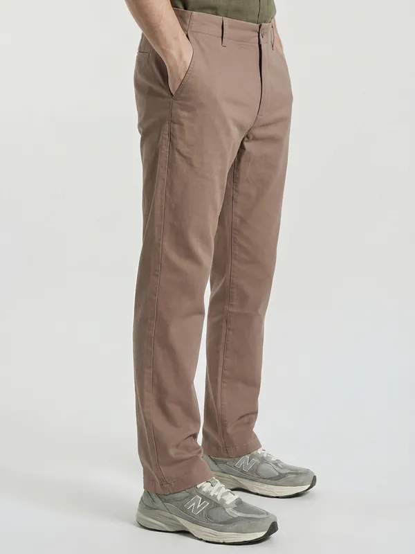 Highlander Men Brown Straight Fit Solid Chinos