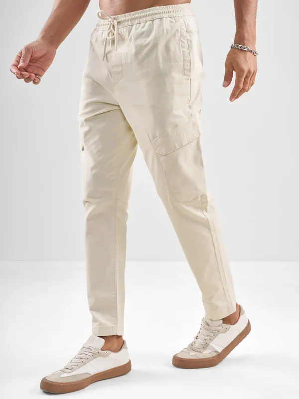 Highlander Men Cream Slim Fit Solid Cargos