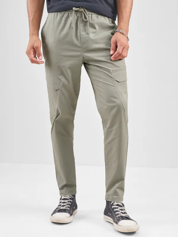 Highlander Men Green Slim Fit Solid Regular Trouser