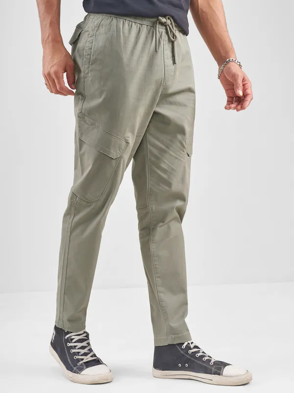Highlander Men Green Slim Fit Solid Regular Trouser