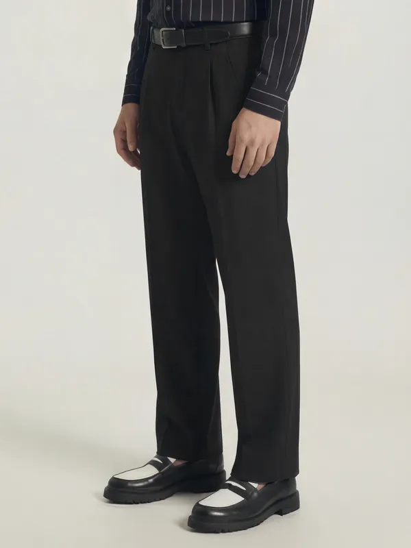 Highlander Men Black Relaxed Fit Solid Regular Trouser