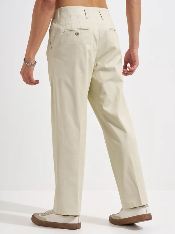 Highlander Men Olive Relaxed Fit Solid Regular Trouser