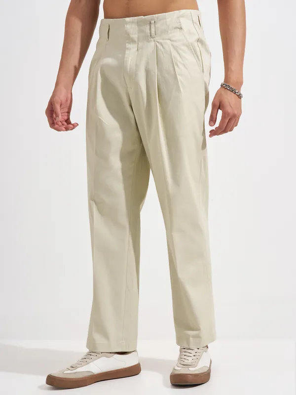 Highlander Men Olive Relaxed Fit Solid Regular Trouser