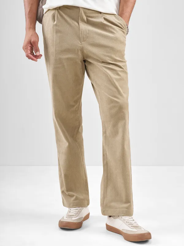 Highlander Men Beige Loose Fit Solid Regular Trouser