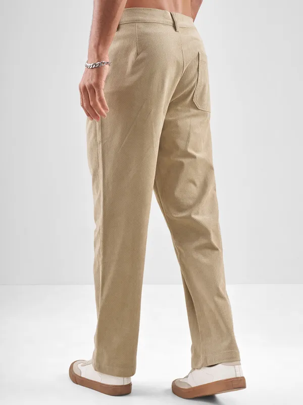 Highlander Men Beige Loose Fit Solid Regular Trouser