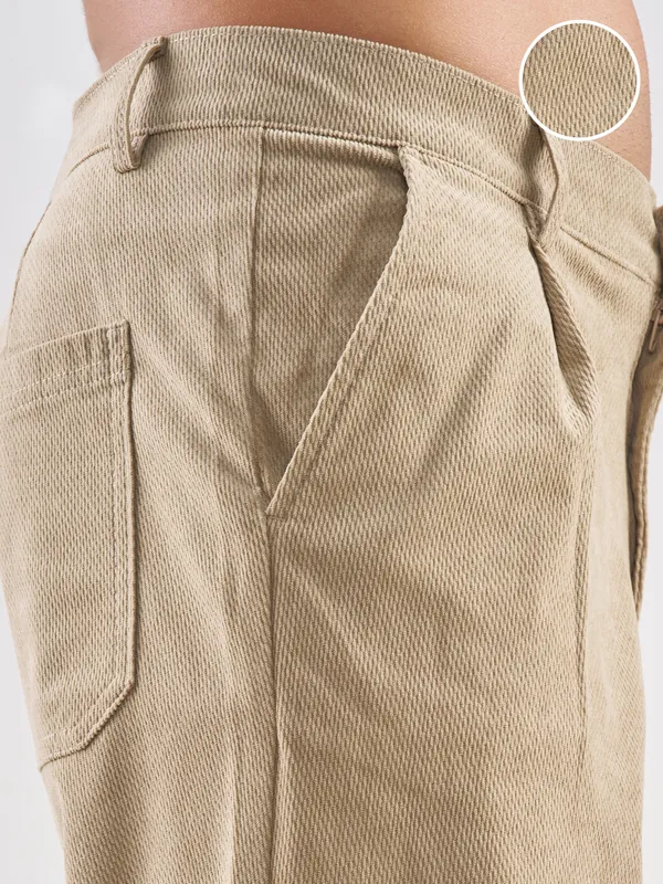 Highlander Men Beige Loose Fit Solid Regular Trouser