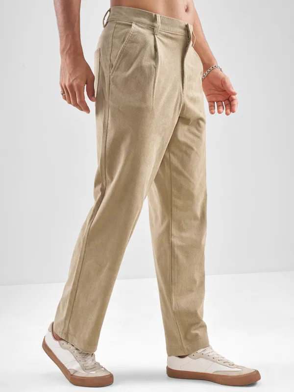 Highlander Men Beige Loose Fit Solid Regular Trouser