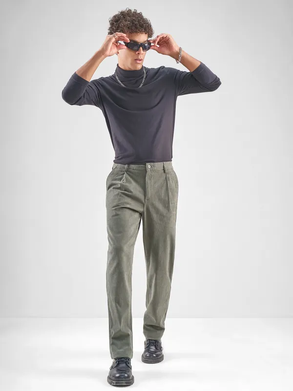 Highlander Men Olive Loose Fit Solid Regular Trouser