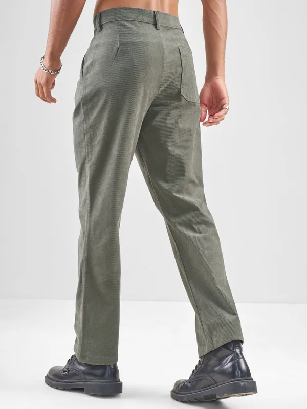 Highlander Men Olive Loose Fit Solid Regular Trouser