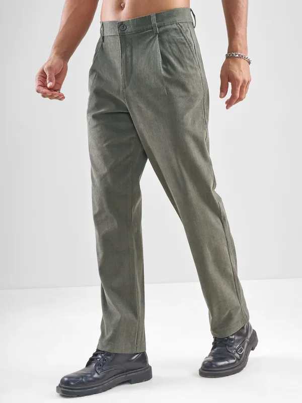 Highlander Men Olive Loose Fit Solid Regular Trouser