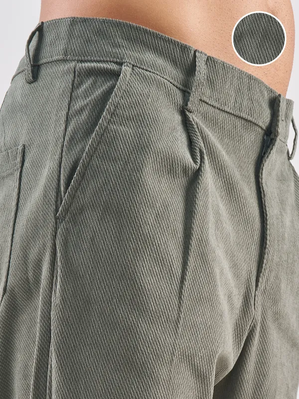 Highlander Men Olive Loose Fit Solid Regular Trouser