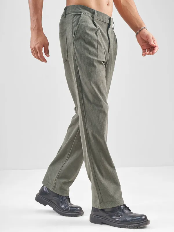 Highlander Men Olive Loose Fit Solid Regular Trouser