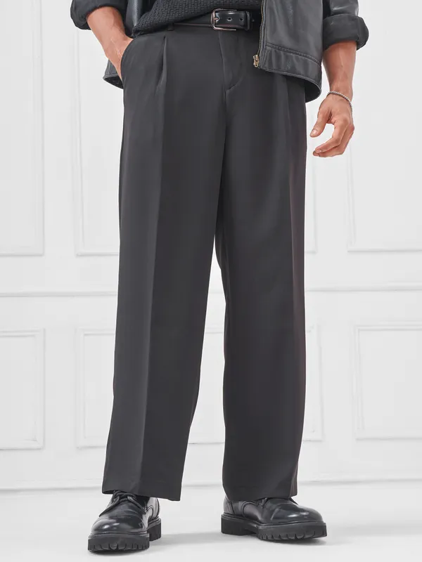 Highlander Men Black Wide Leg Solid Regular Trouser