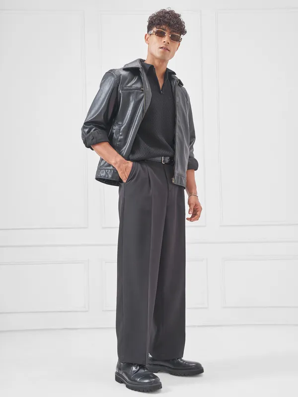 Highlander Men Black Wide Leg Solid Regular Trouser